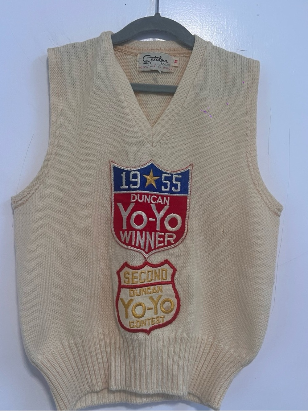 Catalina Inc. 100% Virgin Wool
1956 DUNCAN YO-YO WINNER
Patch Vest Size M